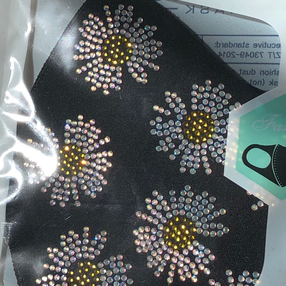 NIB Flower Crystal Rhinestone Reusable Face Mask